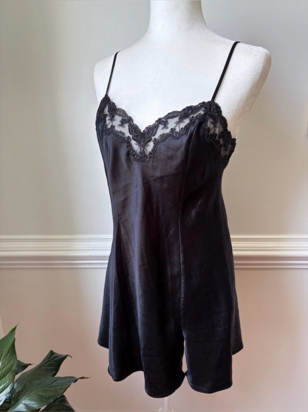 Vintage Y2K Victoria's Secret Black Satin Slip Size Medium